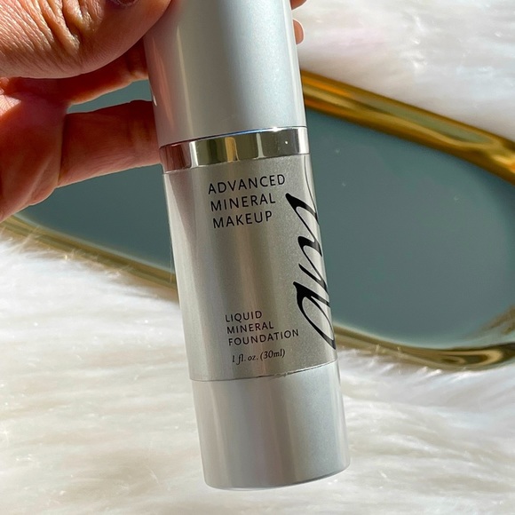 Advanced AM Mineral Makeup in Cream Brulee Liquid Foundation NWT - Picture 4 of 6